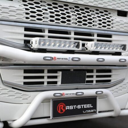 Kuvassa Lisävaloteline maskiin Volvo FH4