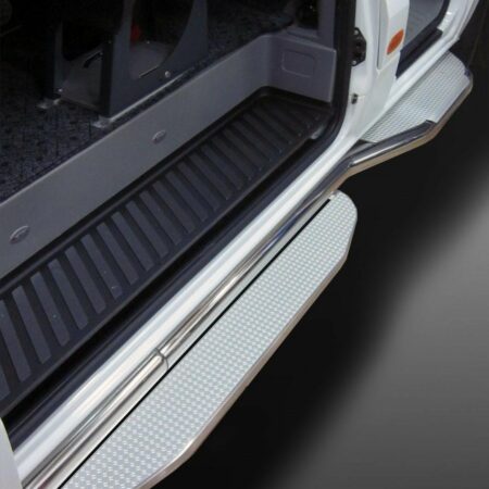 Kuvassa Lisäastin liukuovelle (umpimalli) MB Sprinter 2006-