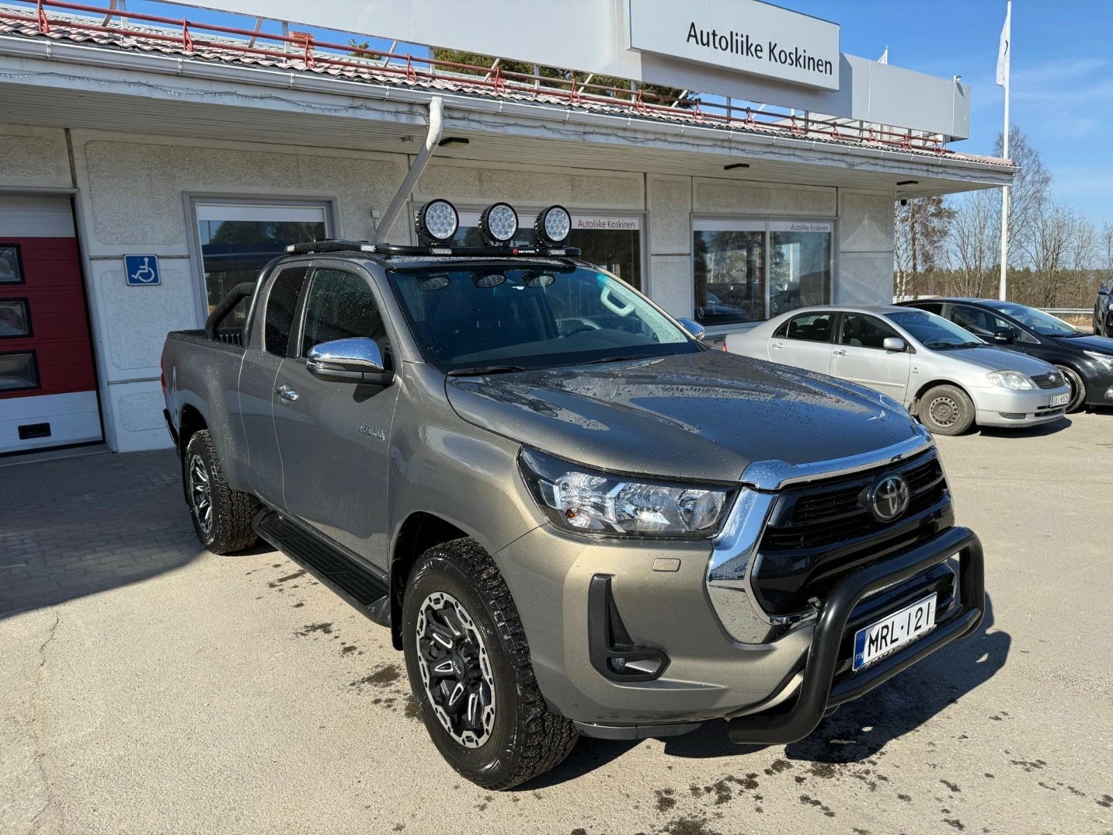 Kattovaloteline Toyota Hilux Extra Cap 2017-