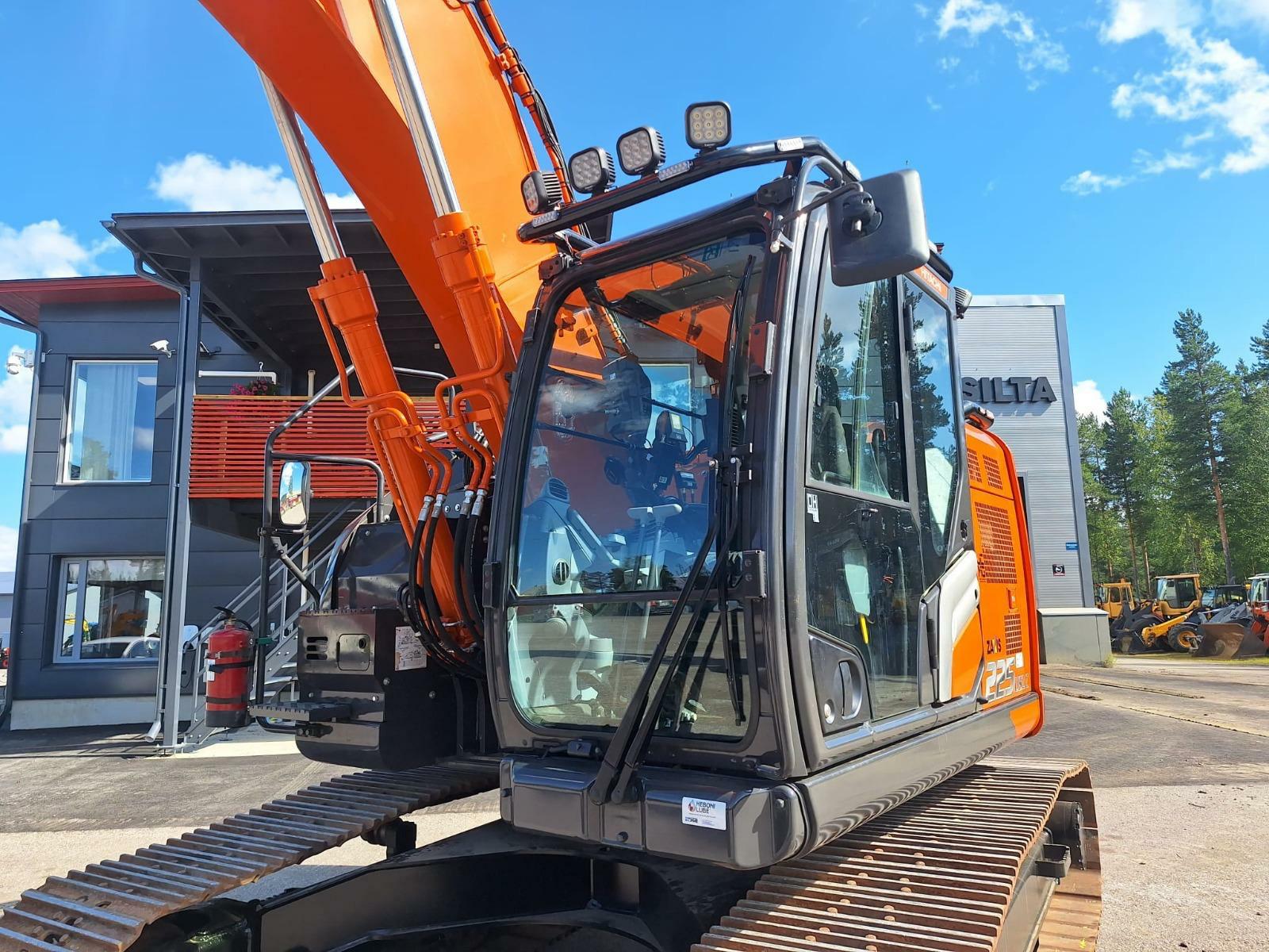 Valoteline katolle Hitachi 7-sarja (THI106 lyhyt ohjaamo) - Image 2