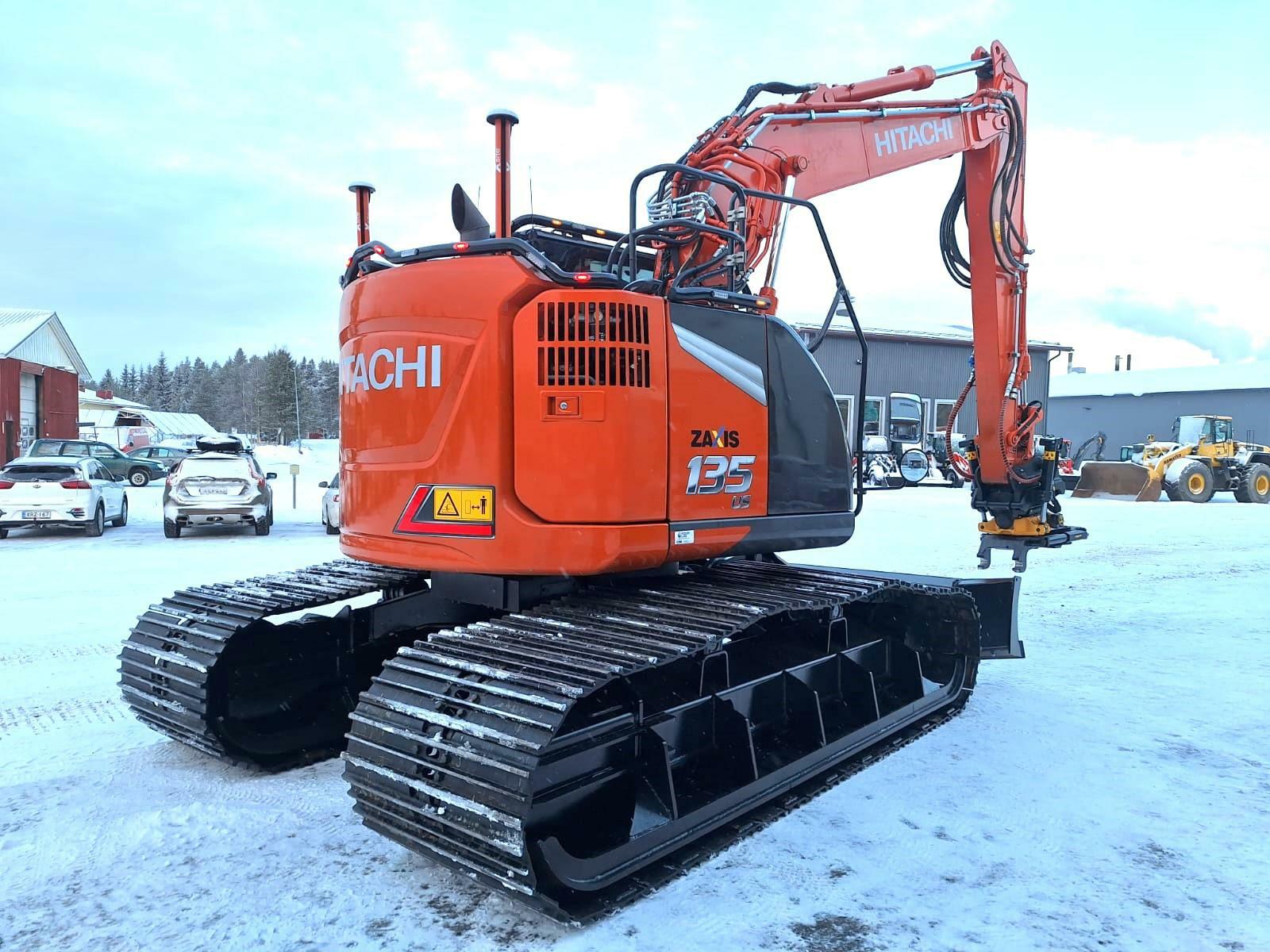 Valoteline taakse Hitachi ZX135US-7 - Image 4