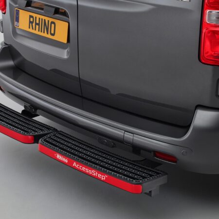 Kuvassa AccessStep takaoven astinlauta Kaksiosainen Ford Transit Custom 2024-