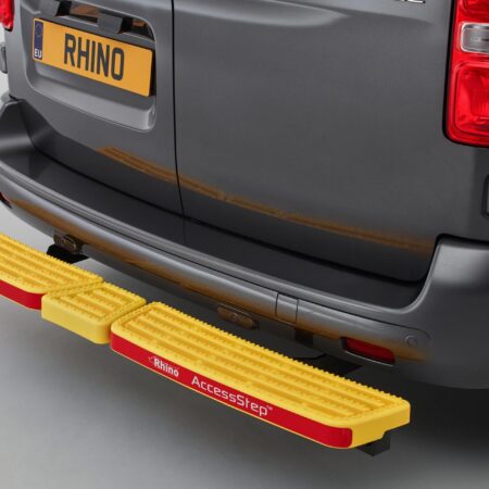 Kuvassa AccessStep takaoven astinlauta Kolmiosainen Ford Transit Custom 2024-