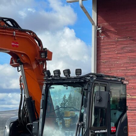 Kuvassa Valoteline katolle Hitachi ZX95US-7