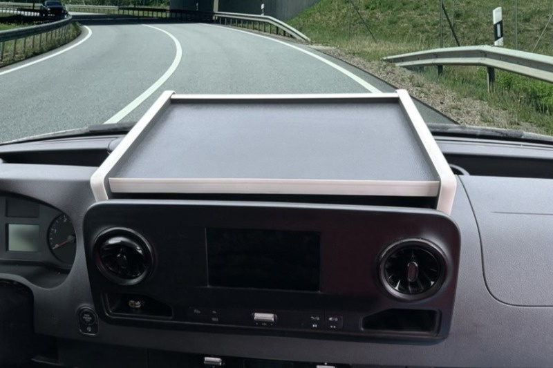 Keskipöytä MB Sprinter W907/W910