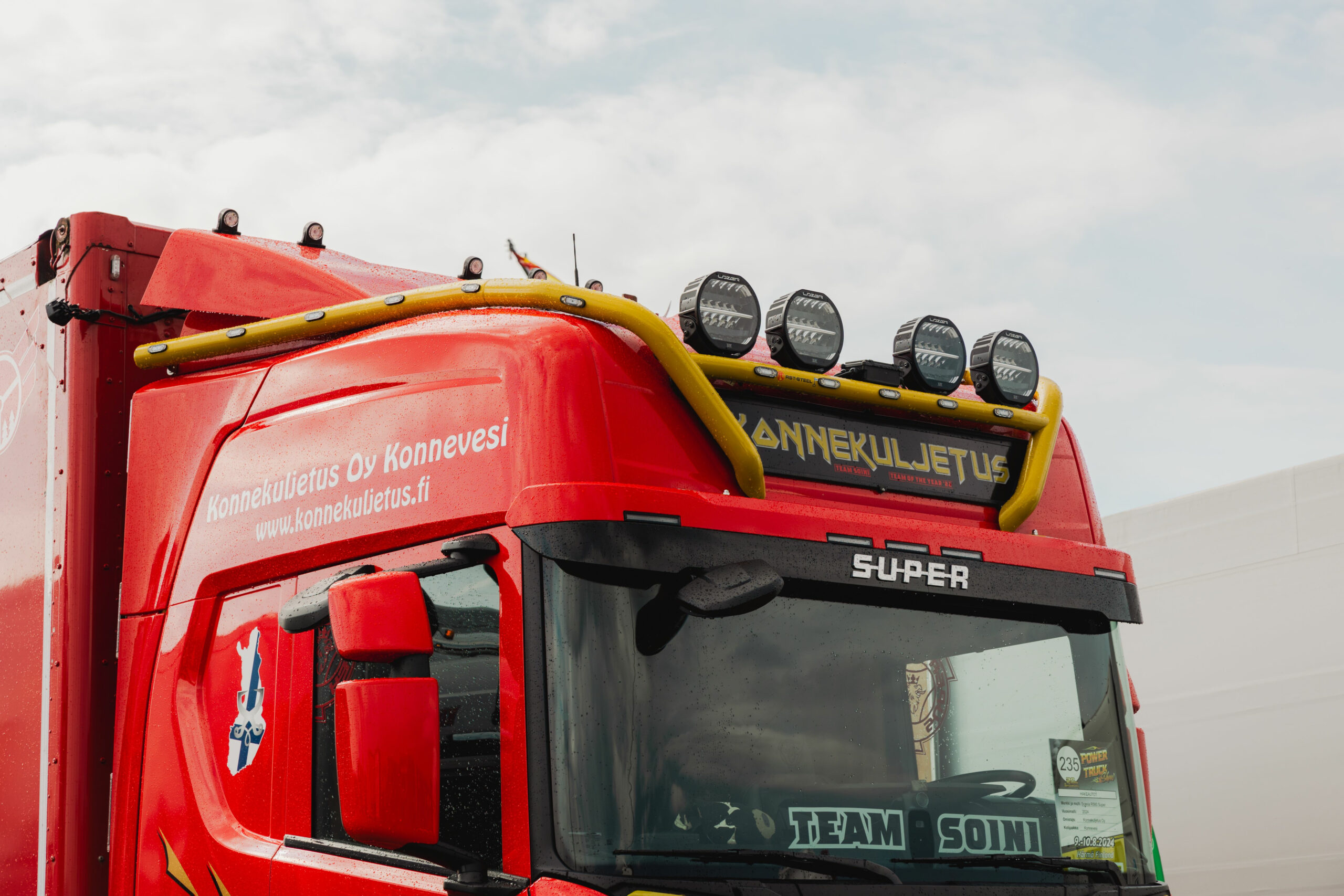 Valoteline katolle jatkoilla (20HS12) Scania NG 17- Highl.