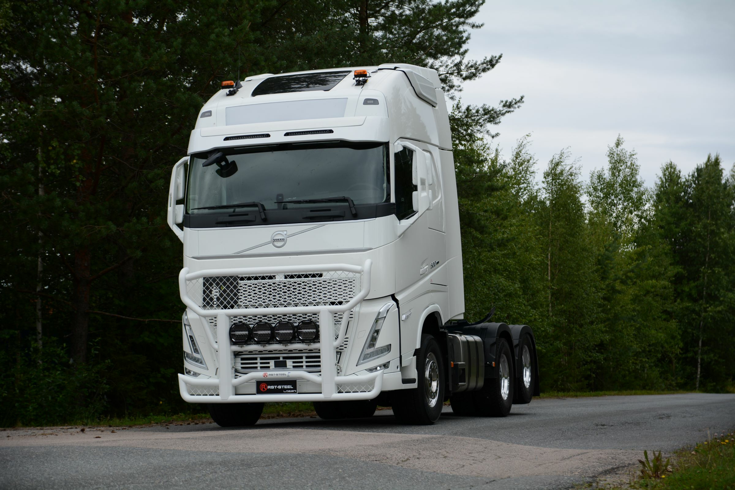 TruckStyle Sweden Aurinkolipan alaosa Volvo FH4 -Linear 18 Valoilla