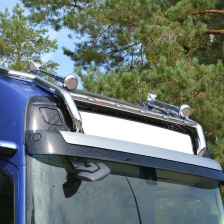 Lisävaloteline katolle jatkoilla Volvo FH4, Globe XL