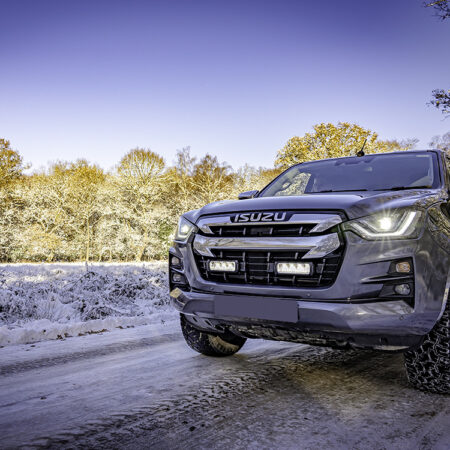 Lazer Grille Kit Isuzu D-Max 2021-2022 Triple-R 750 valoilla