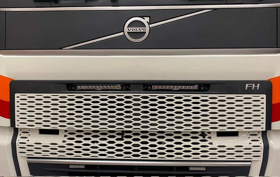 Lisävalopaketti Volvo FH 2021- Lazer linear 12 lisävaloilla