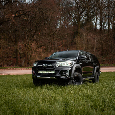 Lisävalopaketti Puskuriin Toyota Hilux 17-, Lazer Triple-R 16 valolla