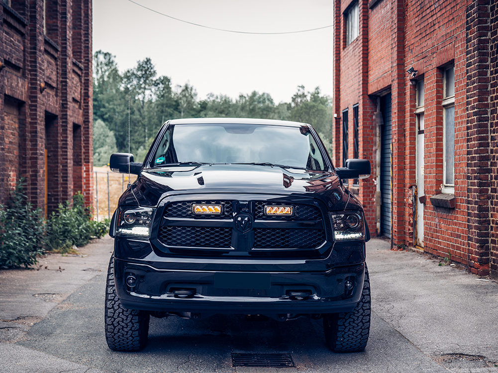Lazer Grille Kit Dodge RAM 1500, 2013-2018, Triple-R 750 lisävaloilla