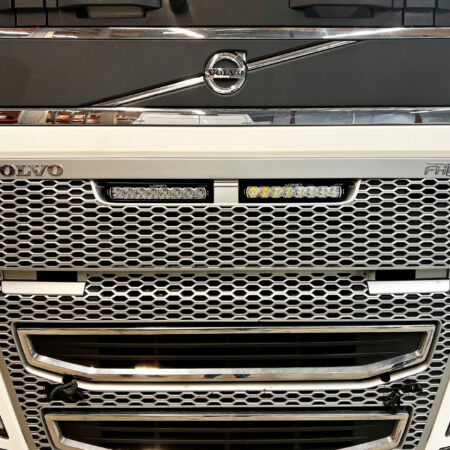Lazer Grille Kit Volvo FH4 -ST sarjan lisävaloilla