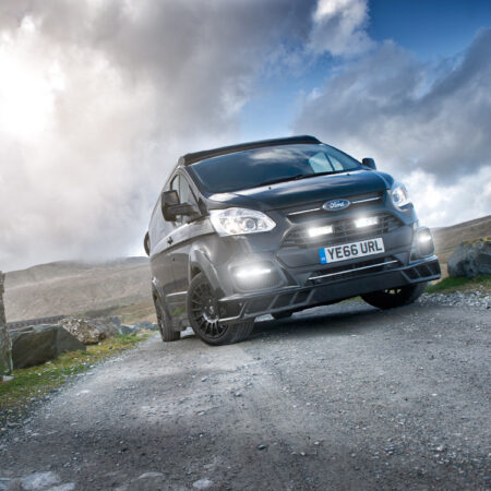 Lazer Grill Kit Ford Transit Cust. 13 -18 Triple-R 750 lisävaloilla