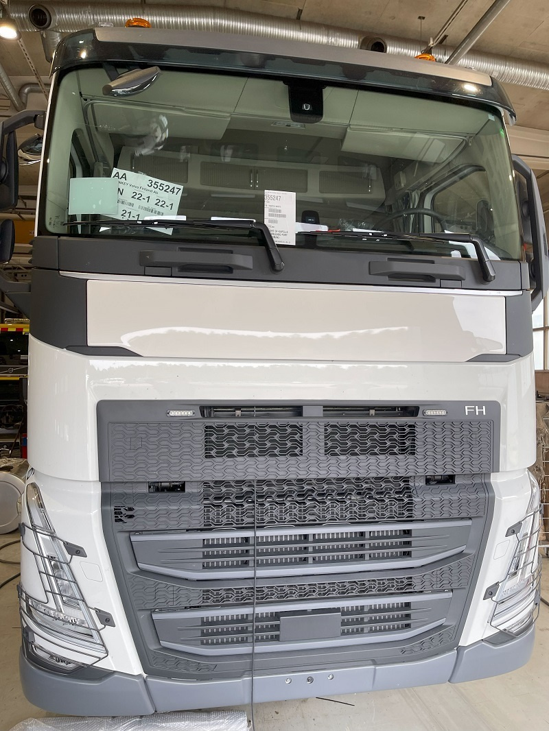 Mainoskyltti maskiin Volvo FH5 2024-