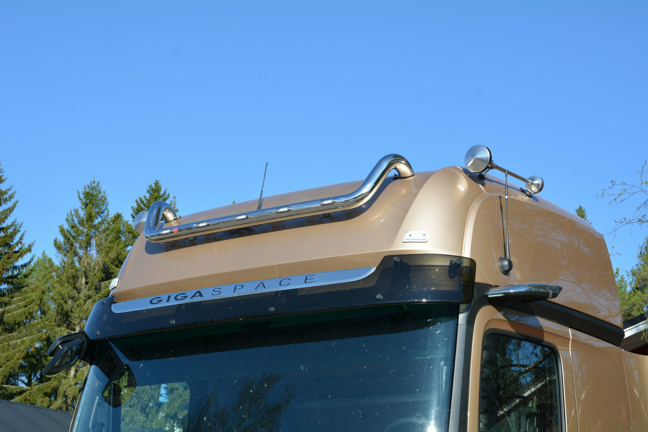 Lisävaloteline katolle MB Actros Big/GigaSpace 2,5m