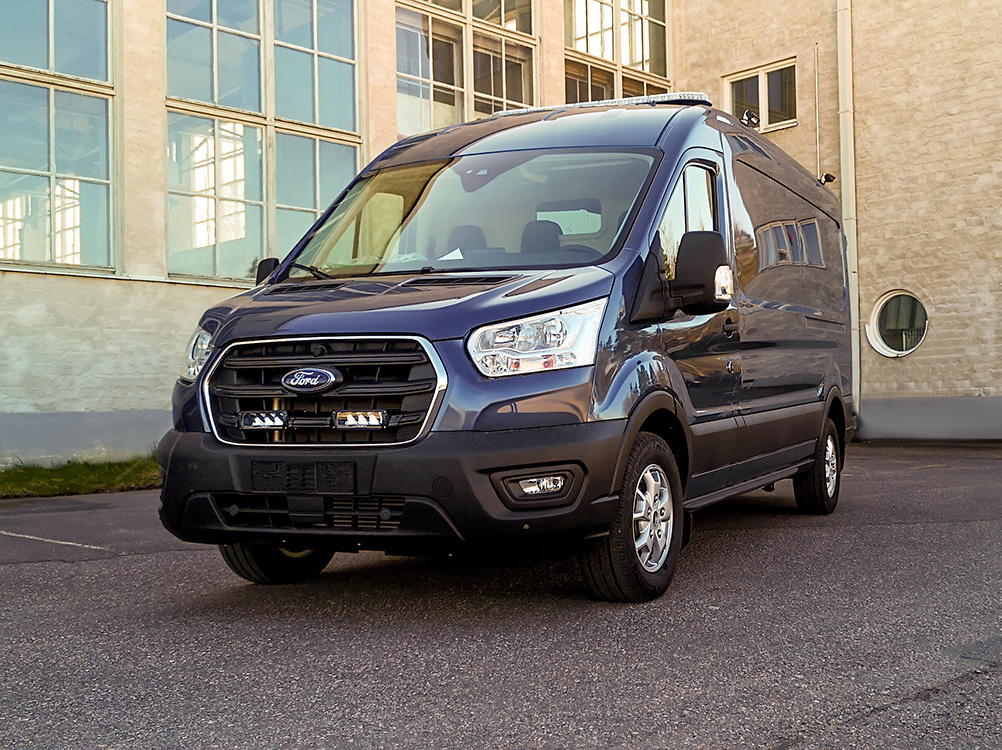 Lazer Grille Kit Ford Transit 2019- Triple-R 750 lisävaloilla