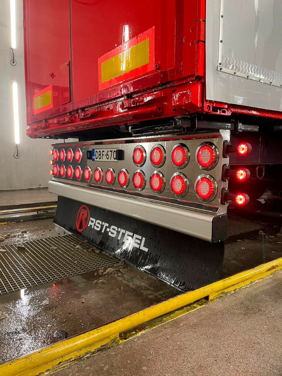 Takavalokotelo, Krone-perävaunuihin - Image 2