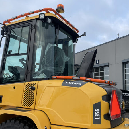 Valoteline taakse konepellin päälle Volvo L30-35G