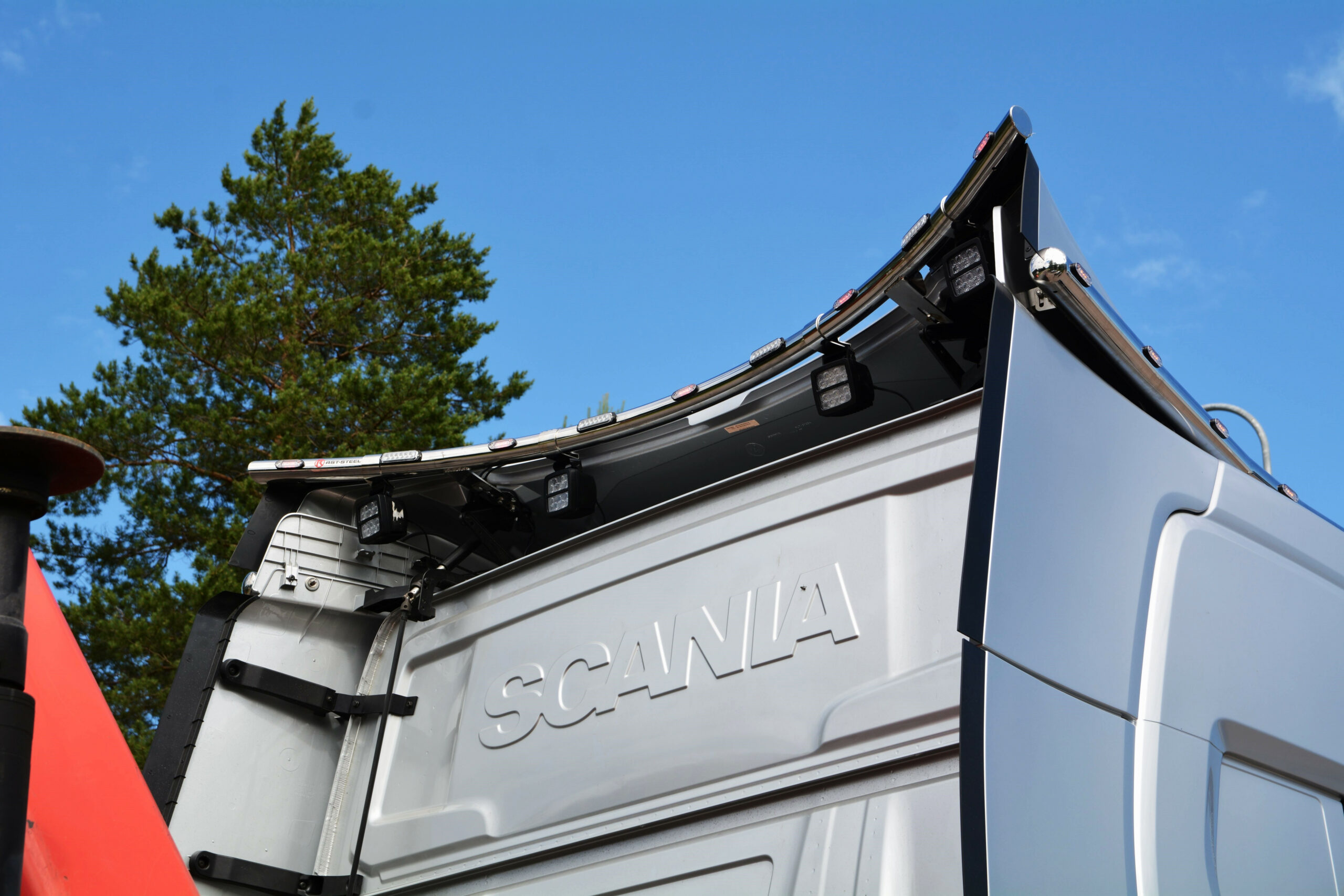 Koristeputki ylätuuliohjaimeen Scania 2017-