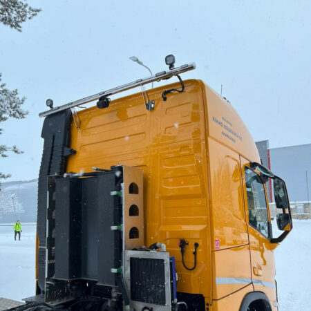 Työvaloteline takaseinään Volvo FH4