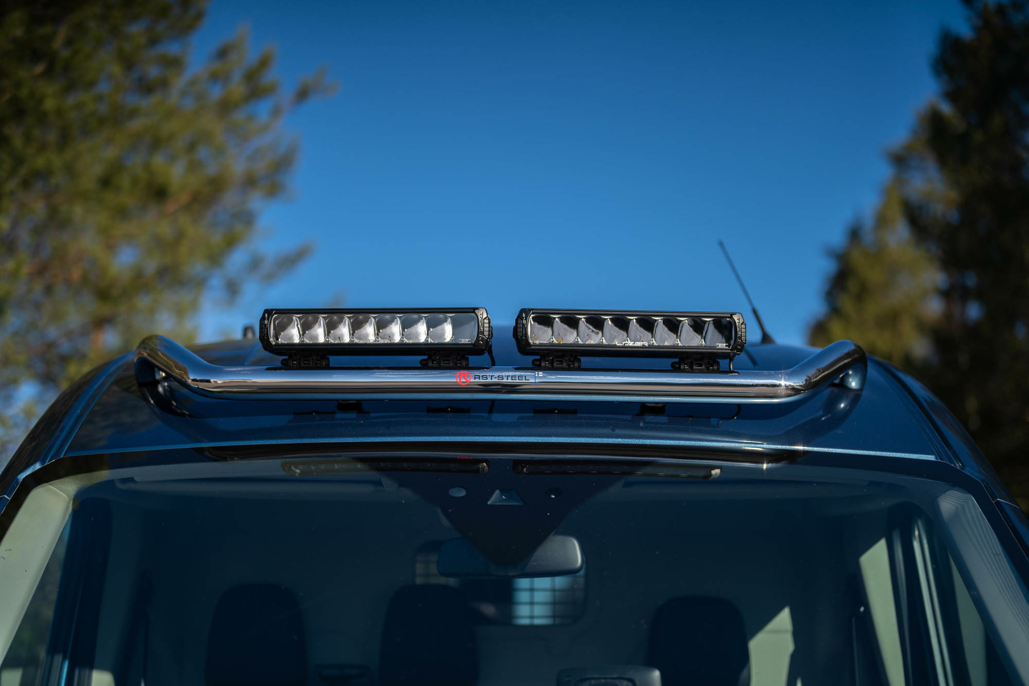 Kapeampi lisävaloteline korkeakattoisiin pakettiautoihin Ø60mm