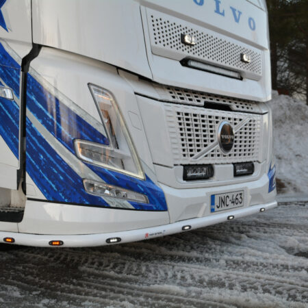 Etuhelmaputki Volvo FH AERO