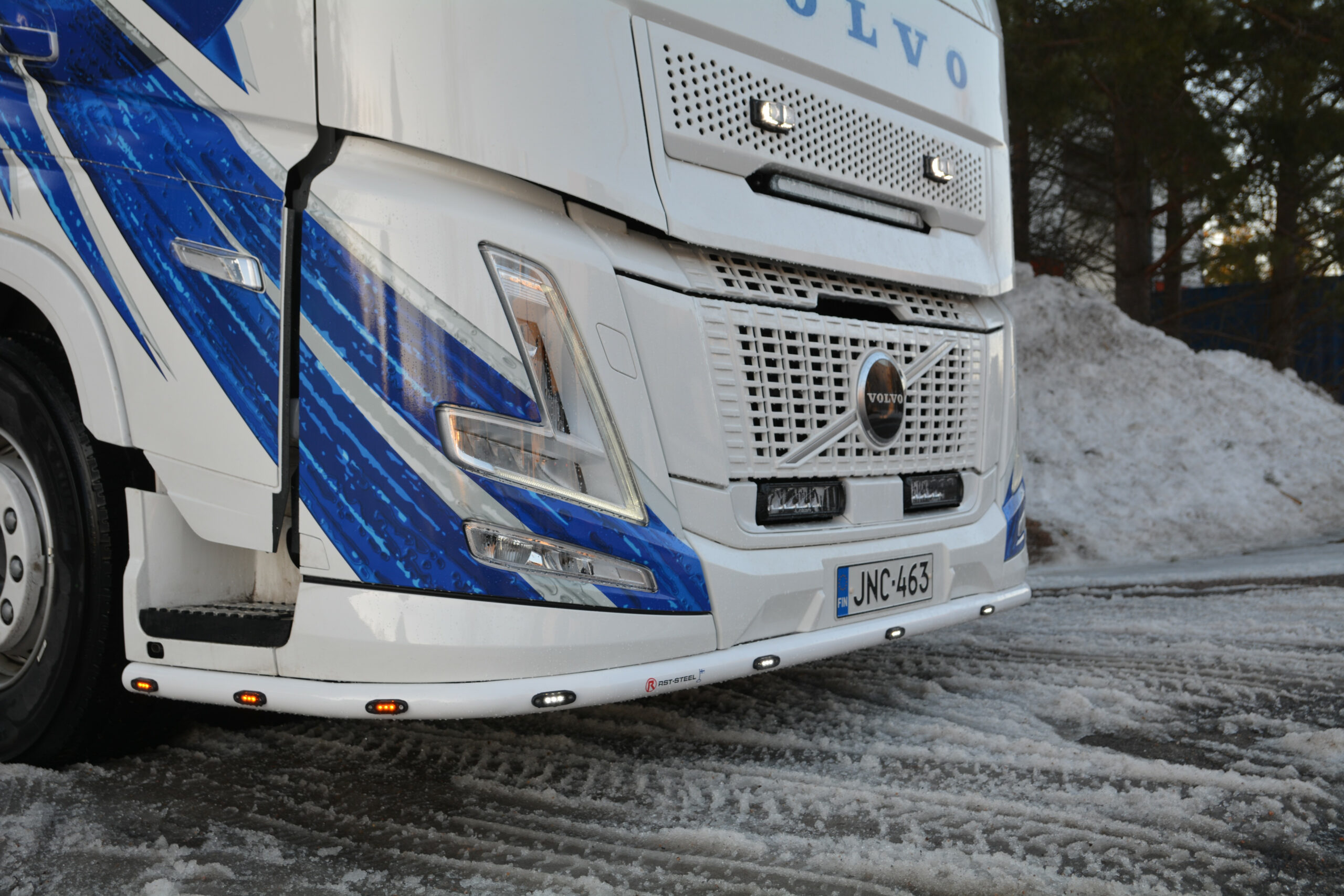 Etuhelmaputki Volvo FH AERO