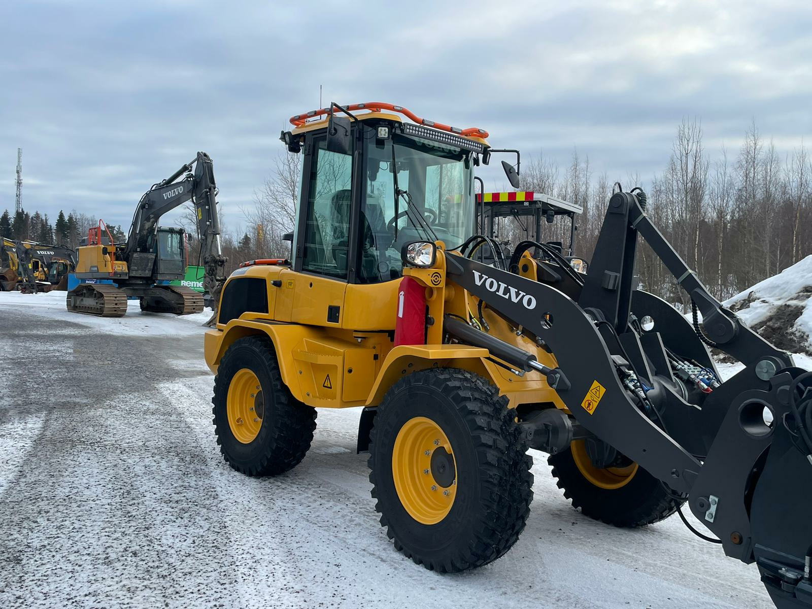 Valoteline katolle Volvo L30-35G pyöräkoneisiin - Image 2