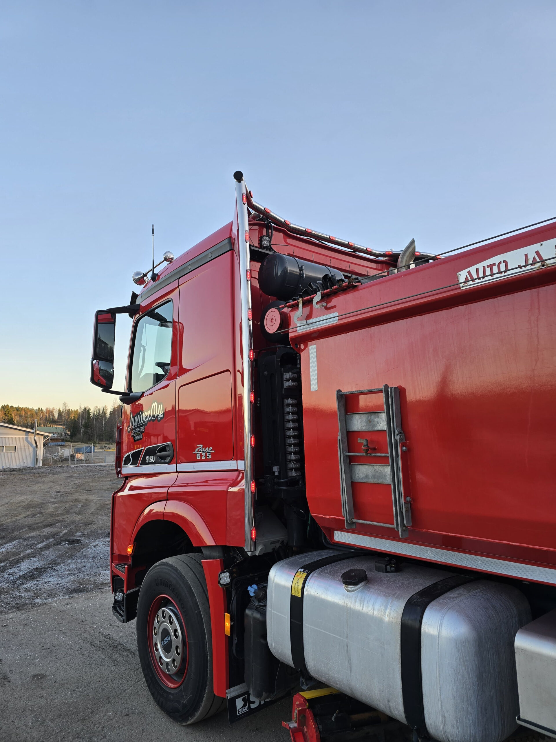 Koristeputket sivutuuliohjaimiin Sisu Polar 2,3 ClassicSpace