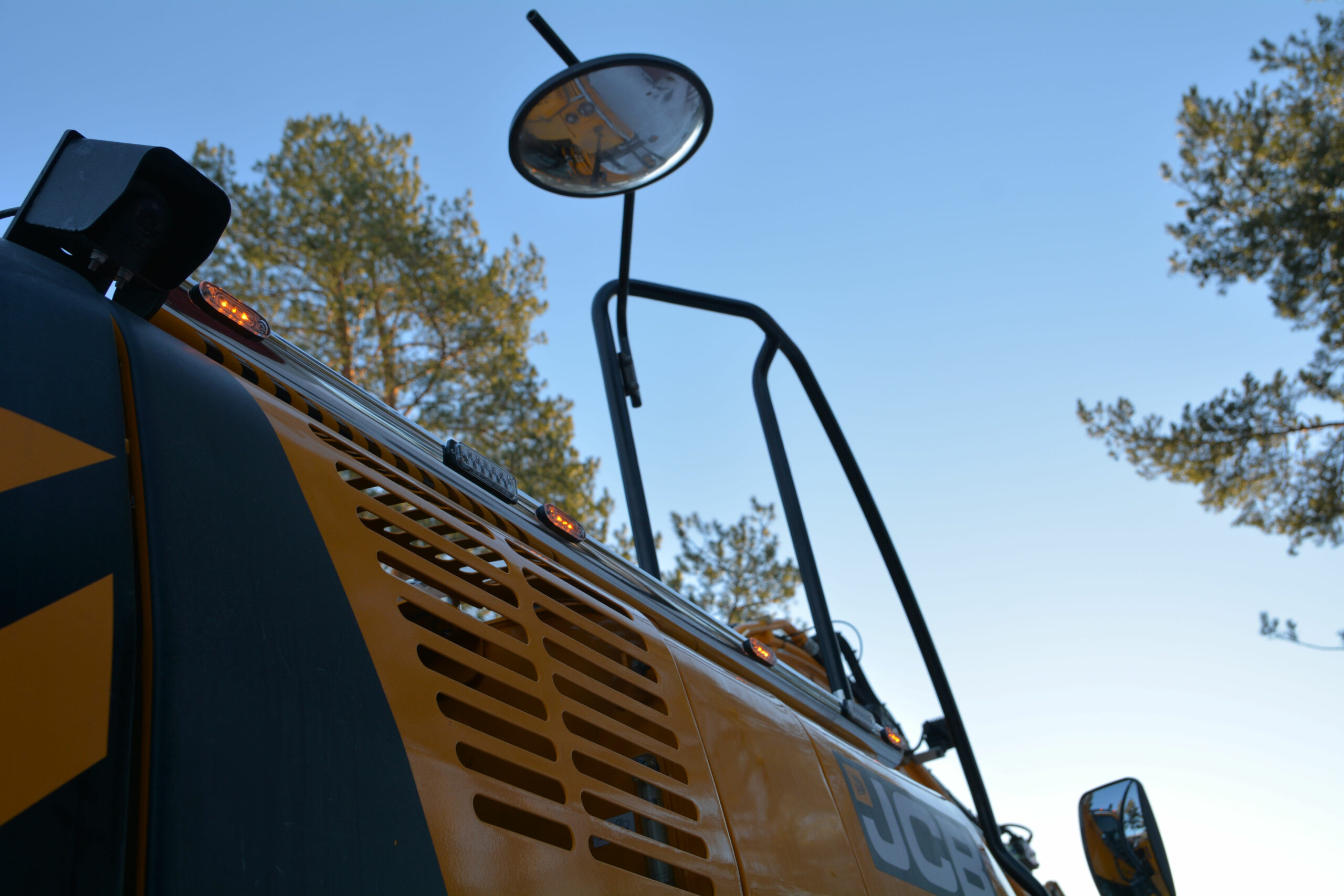 Valoteline sivuun/peräpuntin päälle JCB JS145W+ - Image 3