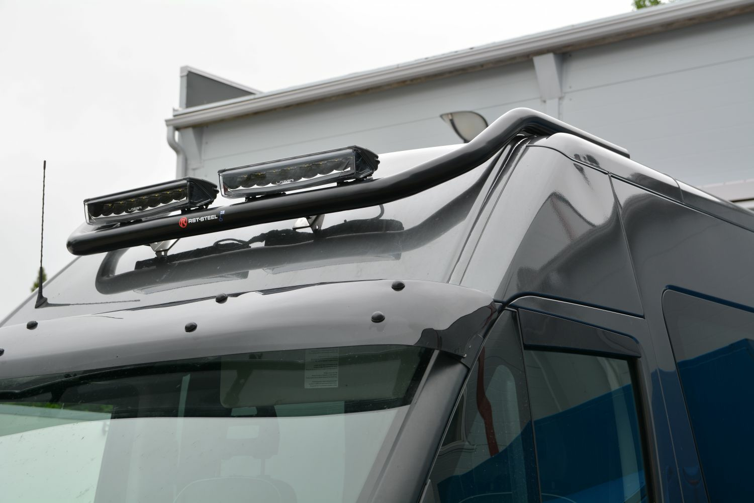 Lisävaloteline katolle Iveco Daily korkeakattoinen - Ø60mm