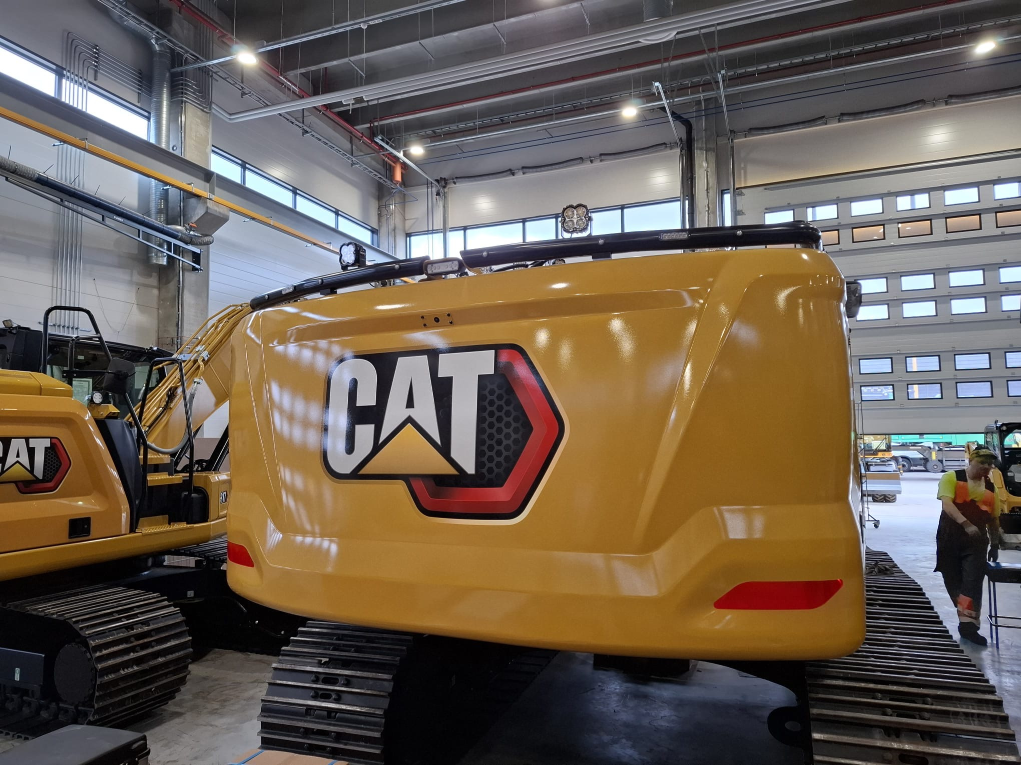 Rear Bar Caterpillar NextGen 330 (Premium light kit) - Image 3