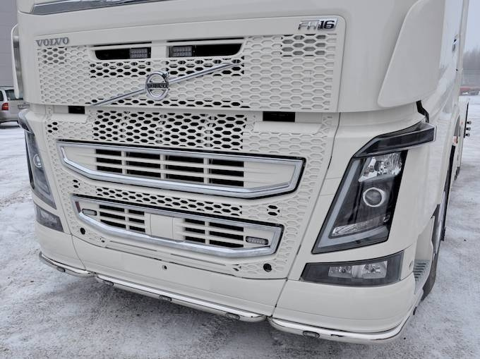 Front Spoiler Bar Volvo FM/FH4, 3-Part - Image 2