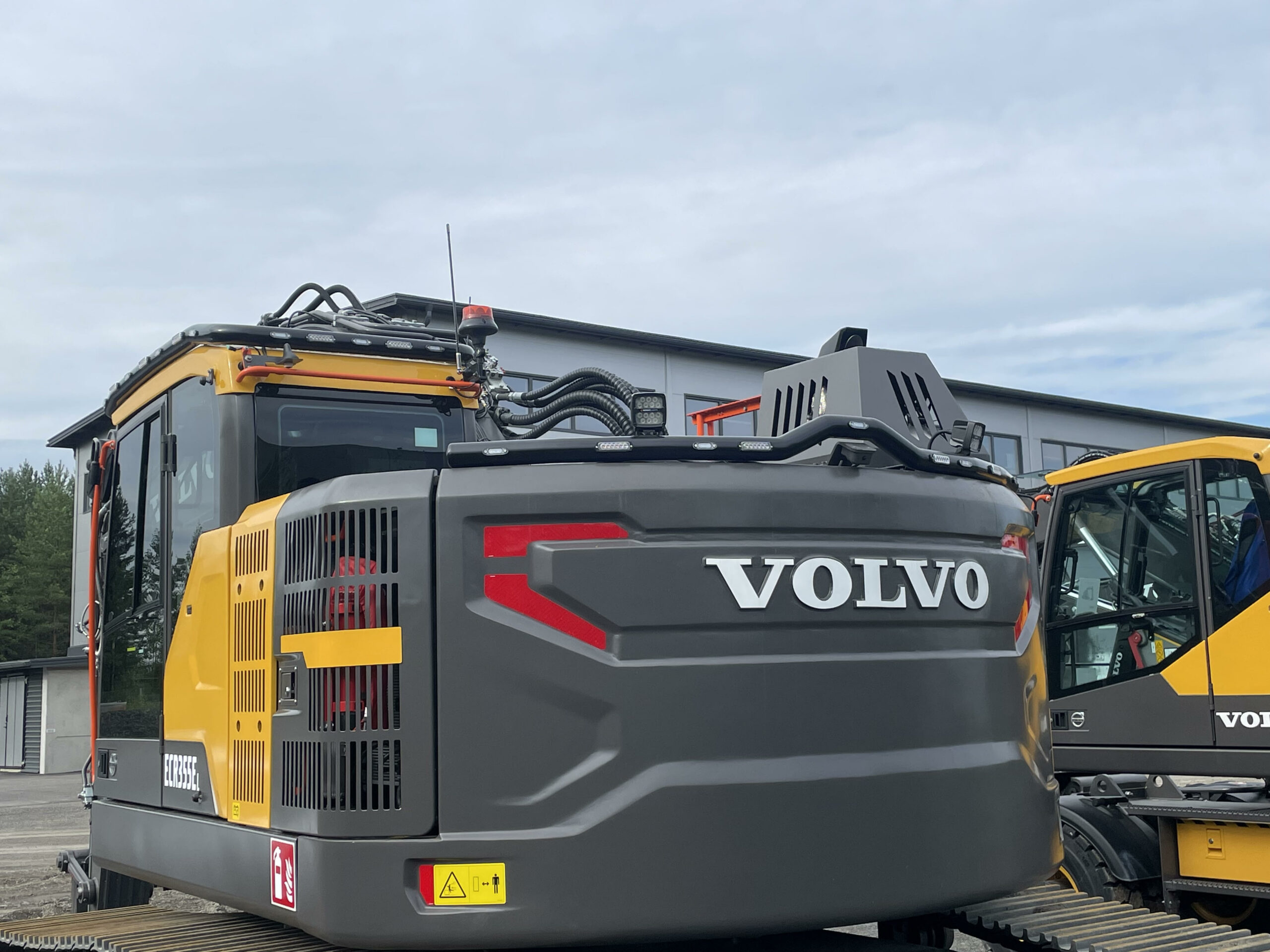 Rear Bar Volvo ECR355EL 2018- - Image 5