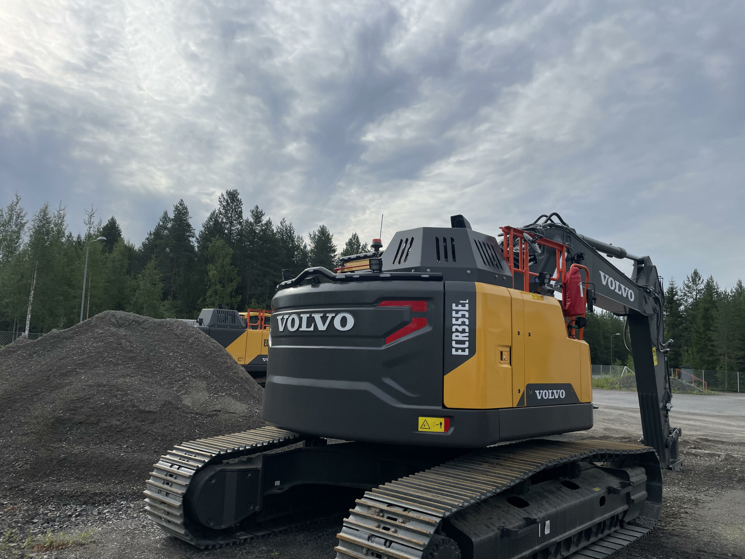 Rear Bar Volvo ECR355EL 2018- - Image 4