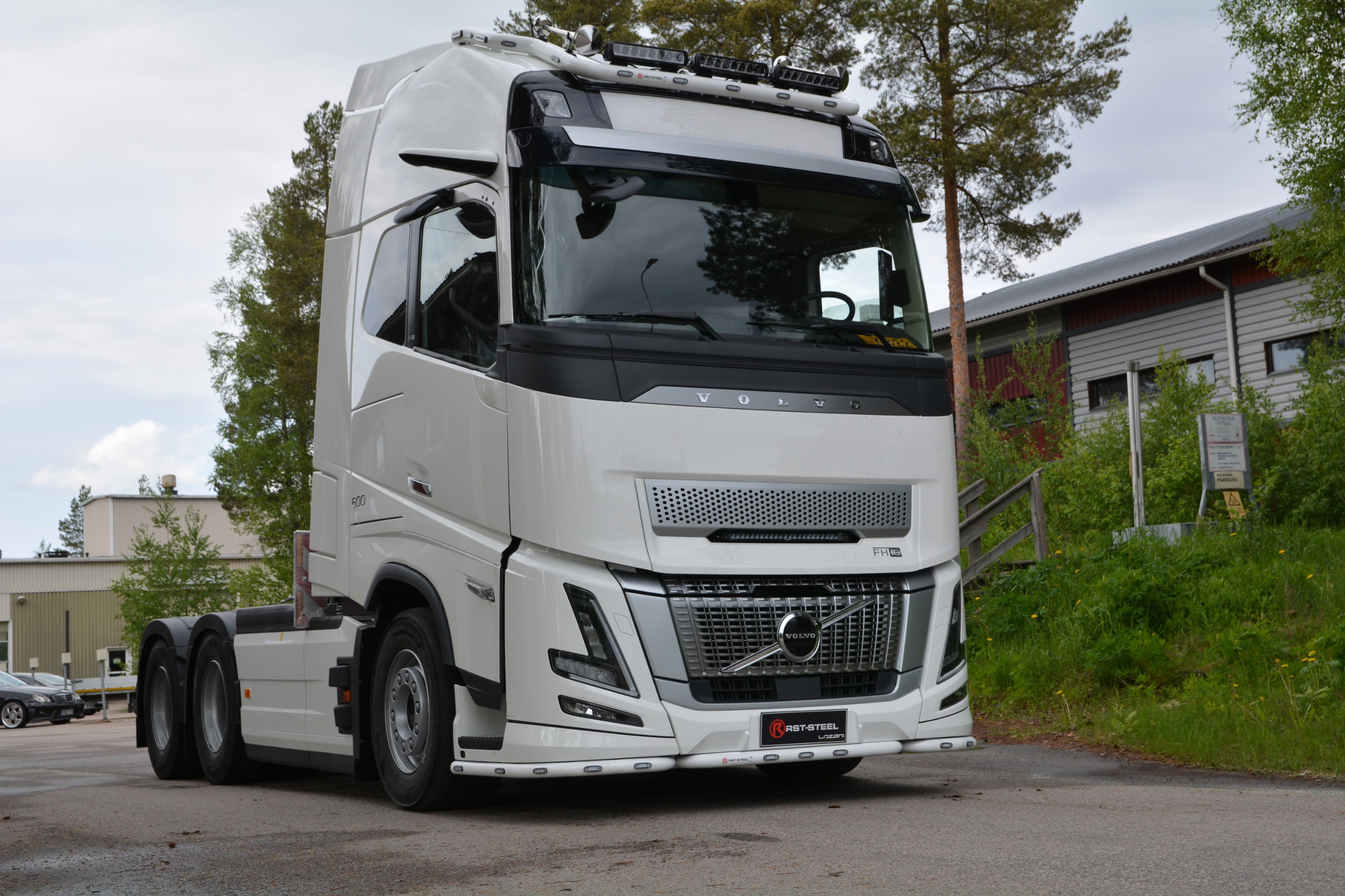 Front Spoiler Bar 3-piece Volvo FH AERO - Image 3