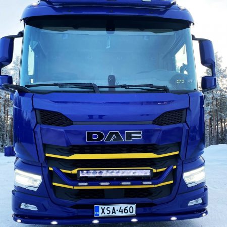Kuvassa Front Spoiler Bar DAF XD 22-