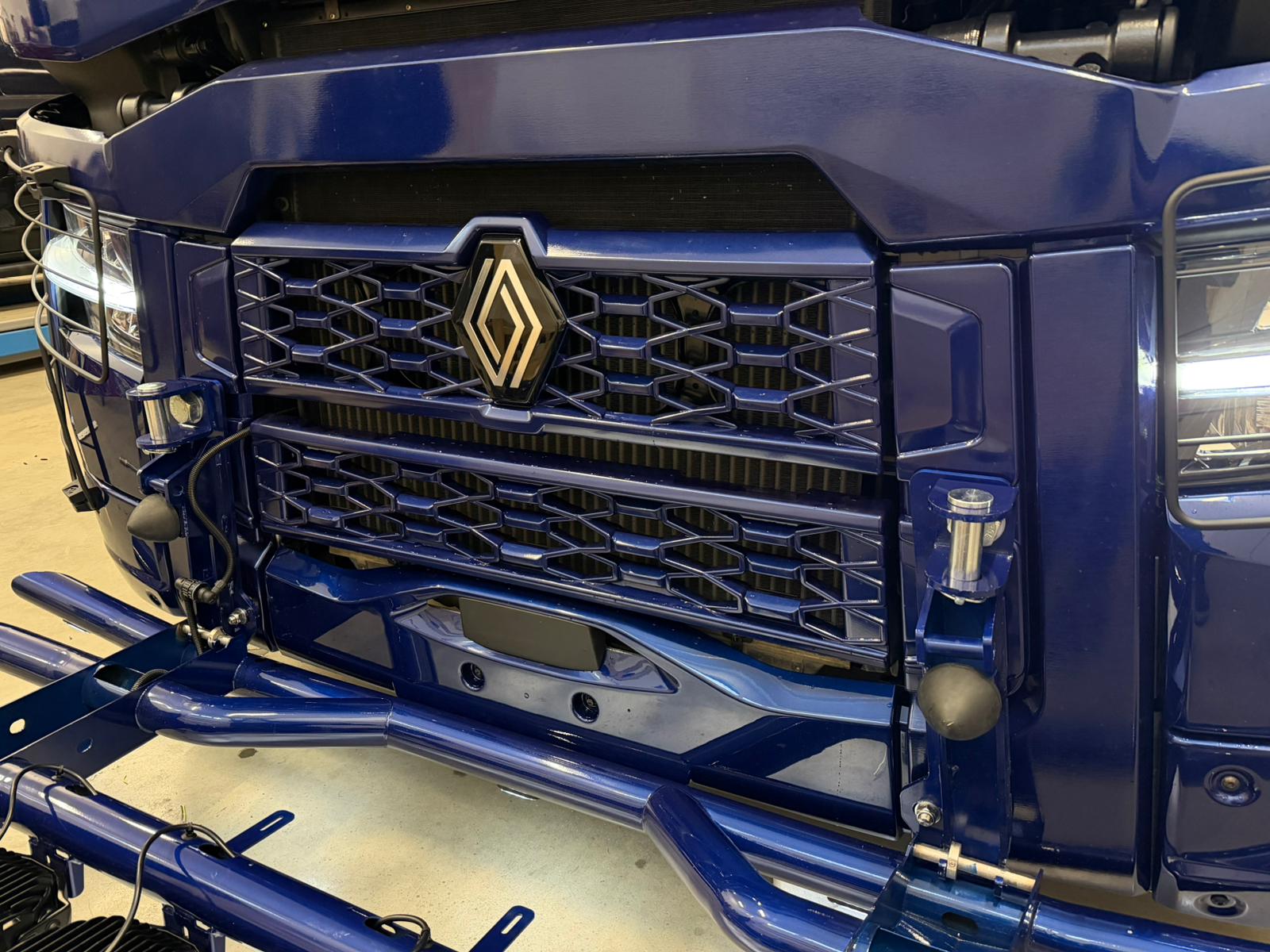 Bull Bar Freeway Renault T/C-Series - Image 4