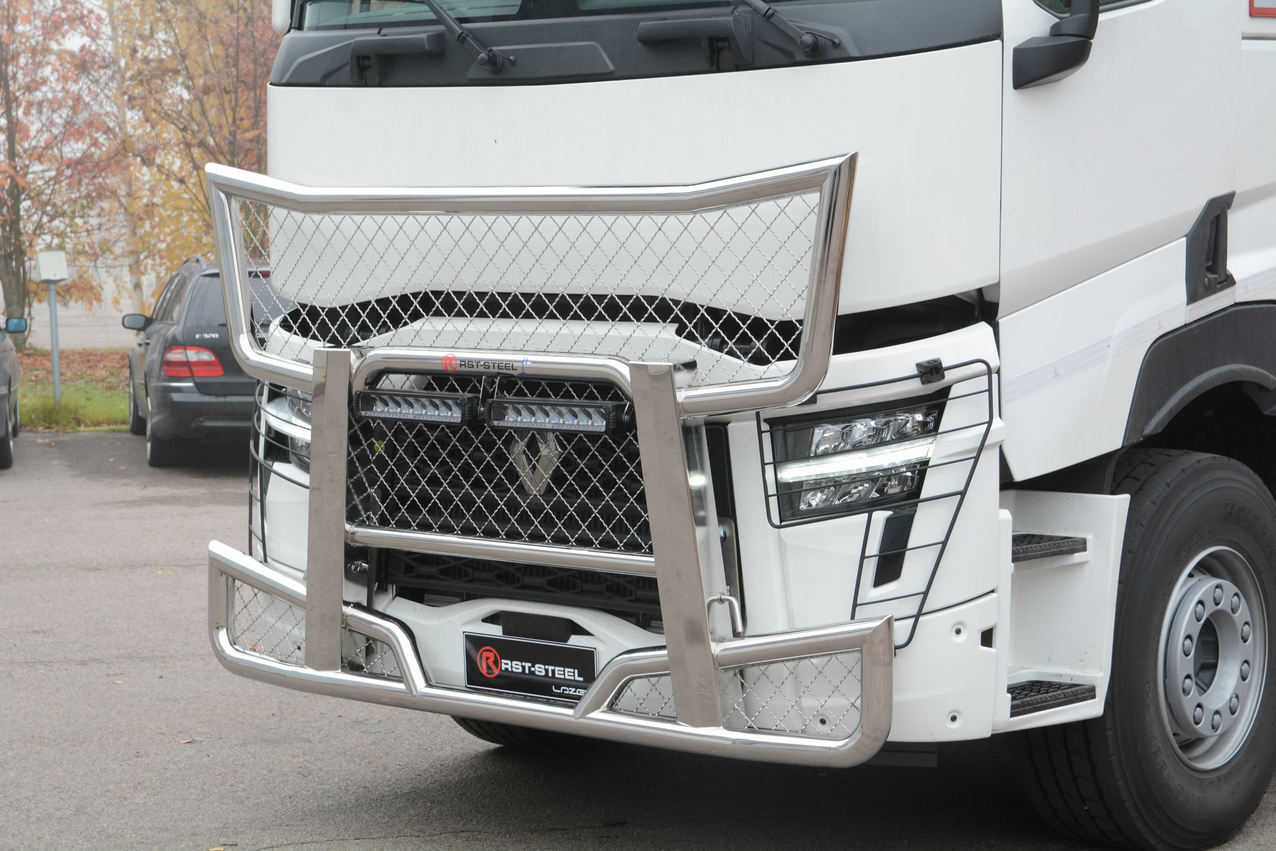 Bull Bar Freeway Renault T/C -Series - Image 2